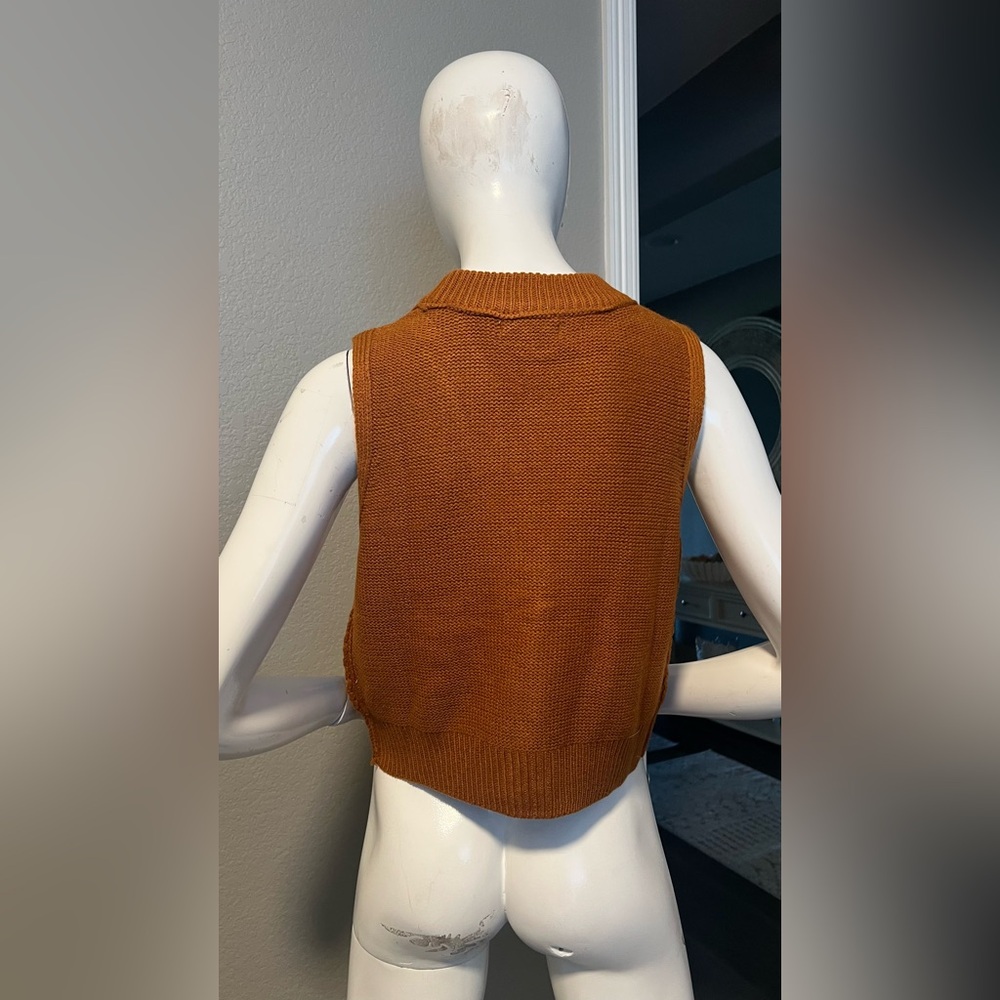 Wynter Cable Knit Button-Up Vest size M - Picture 6 of 10